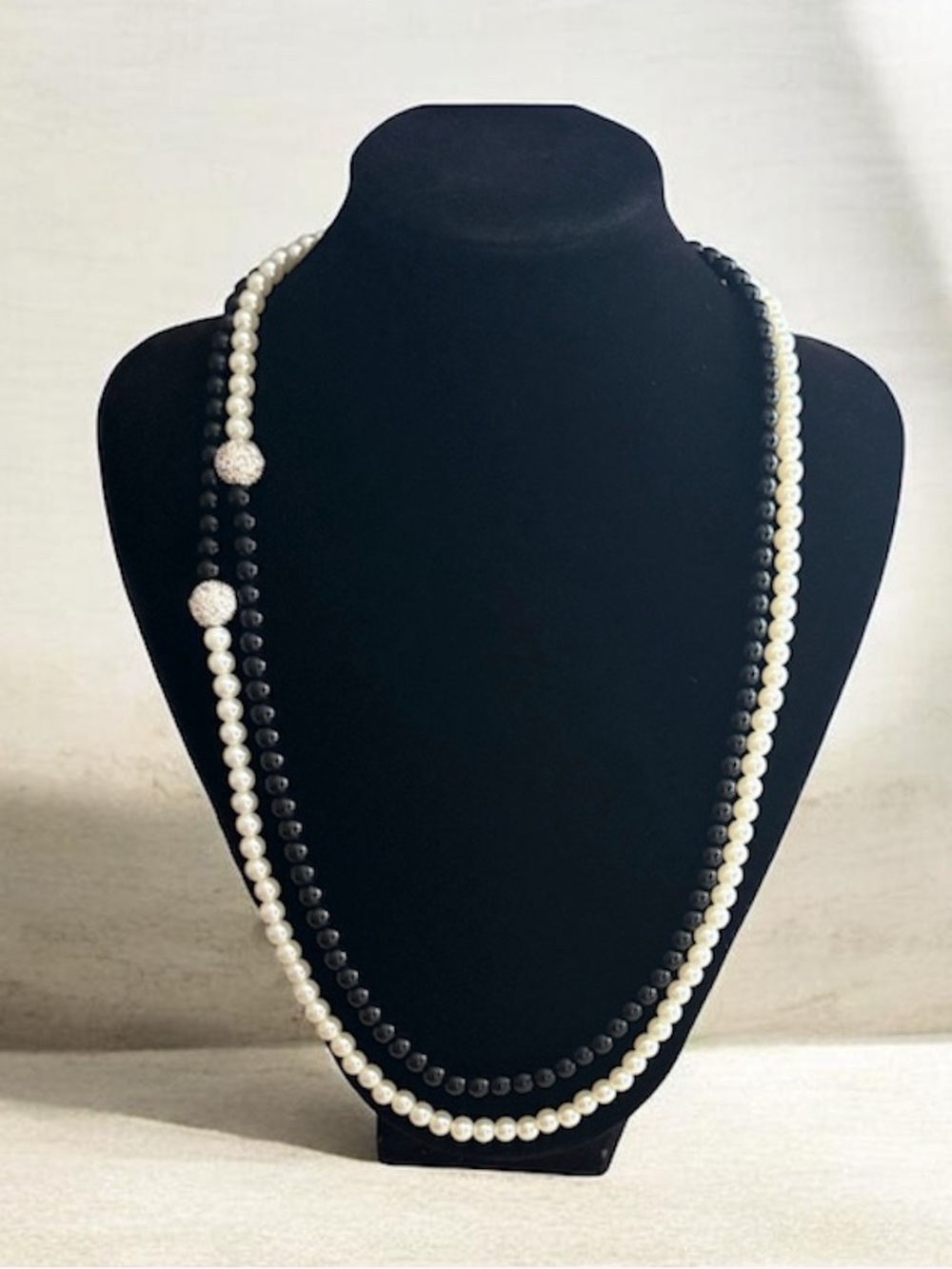Vintage Avon Black & Ivory Faux Pearl Rhinestone Sphere Necklace 24” NIB